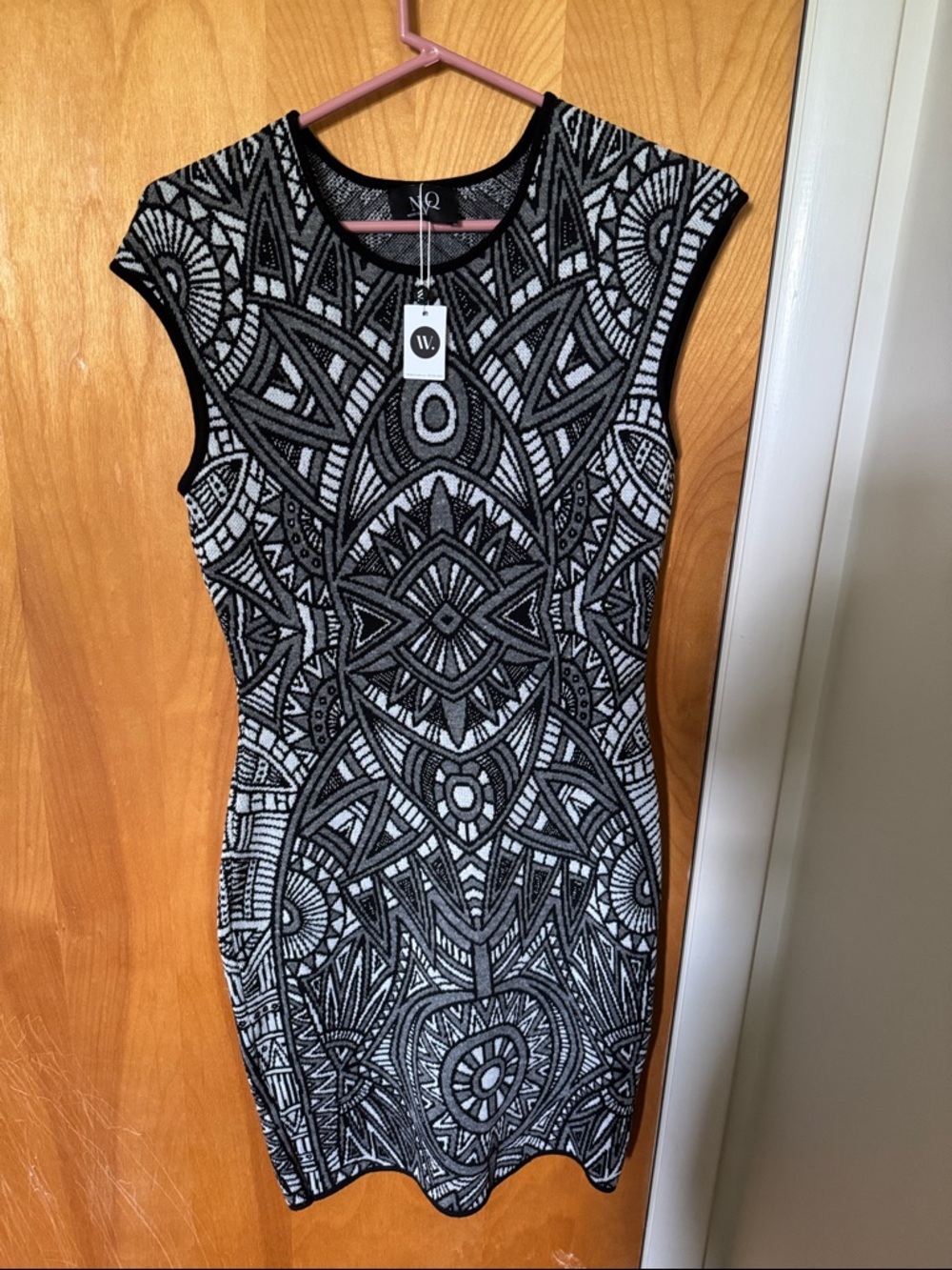NWT NVQ Knit Black & White Patterned Sleeveless Sheath Dress
